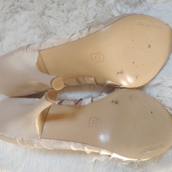 BCBG Maxazria Champagne Heels, Size 10b - Picture 4 of 4